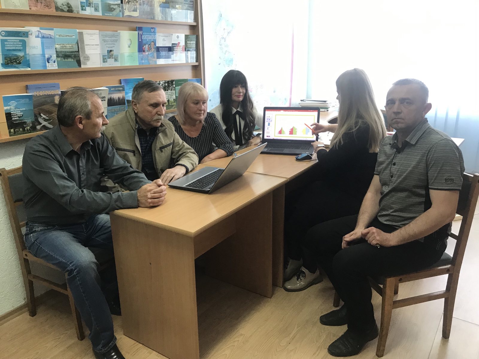 Проф. Леся Заставецька доповідає про застосування цифрових ресурсів для створення інфографіки